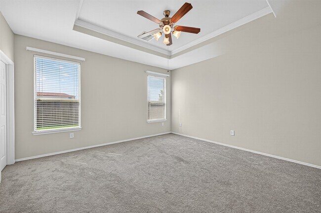 Building Photo - 1403 S Maple Dr