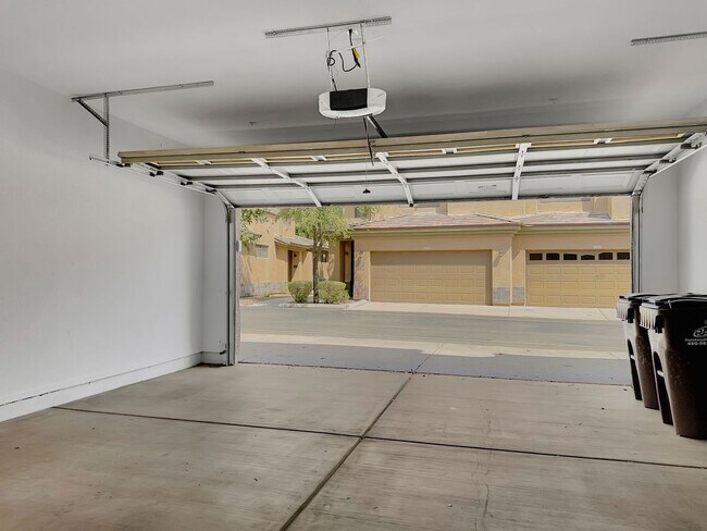Building Photo - 705 W Queen Creek Rd