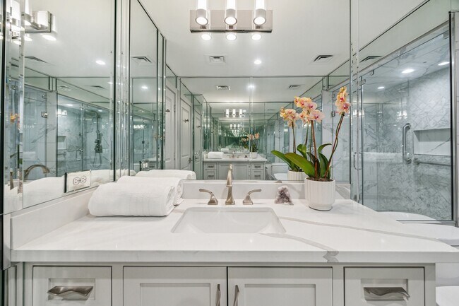 Building Photo - 15 Greenway Plz