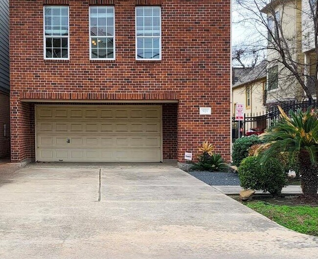 Building Photo - 921 Birdsall St