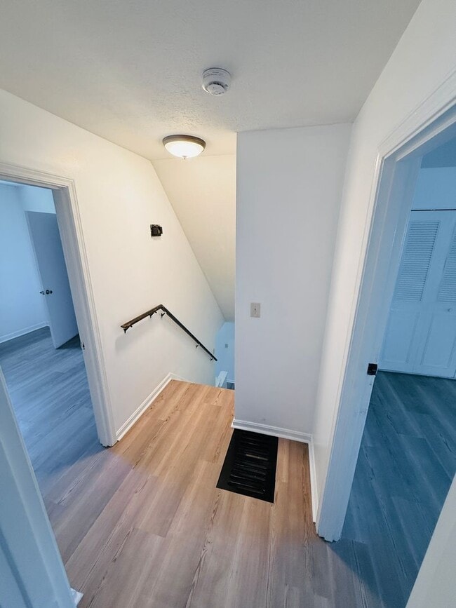 Building Photo - Beautiful 3-4 Bedroom 2 Bathroom Home