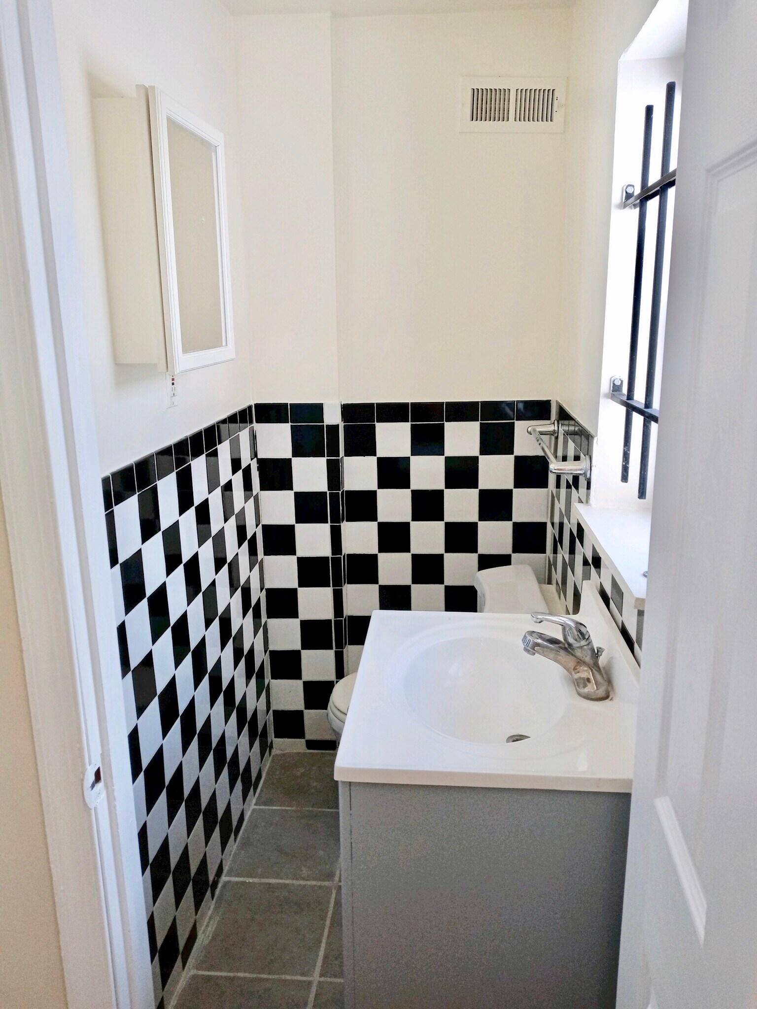 Building Photo - 1422 N Willington St