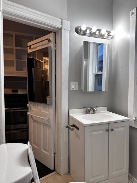 bathroom - 1704 Tyler St NE