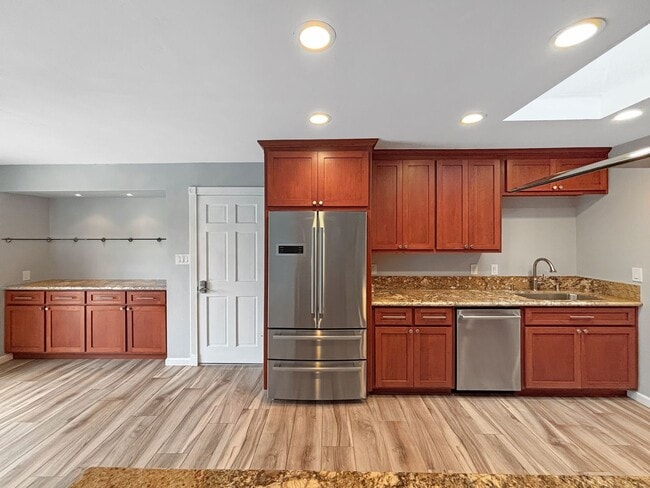 Building Photo - Beautiful 4BD/2BA House in Bay Ho W/ A/C, ...