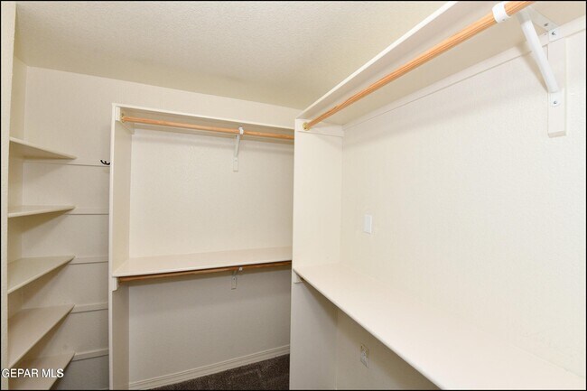 Building Photo - 14309 S Cave Ave