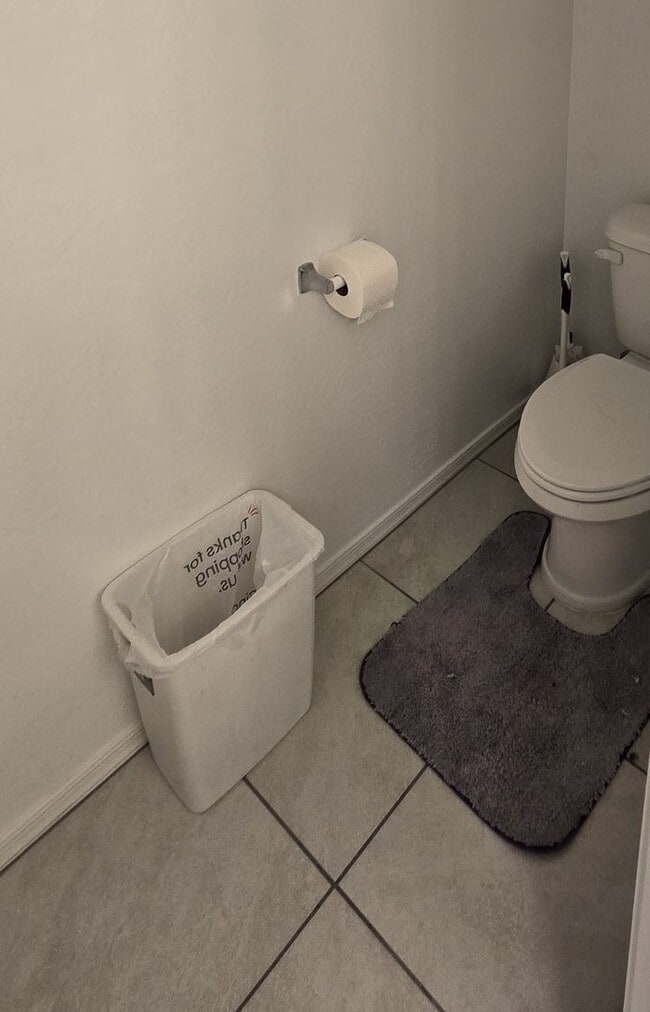 Building Photo - Beautiful 3 Bedroom, 2 Bath Home with Upgr...