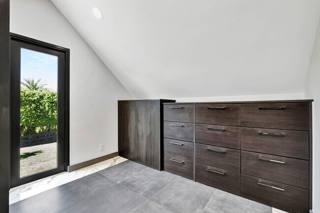 Building Photo - 7693 Steeplechase Dr