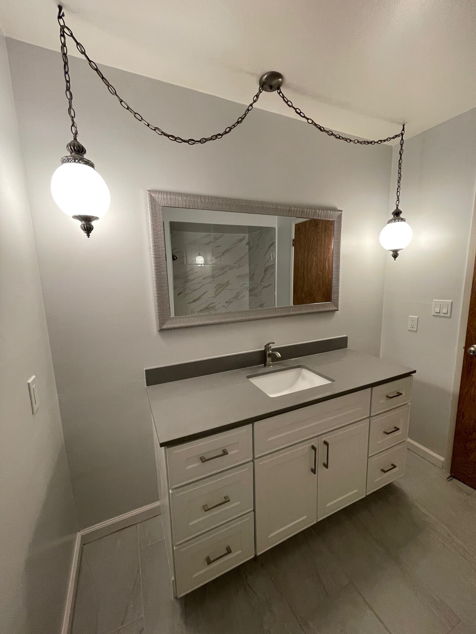 Main Bathroom - 6147 Seminary Ave