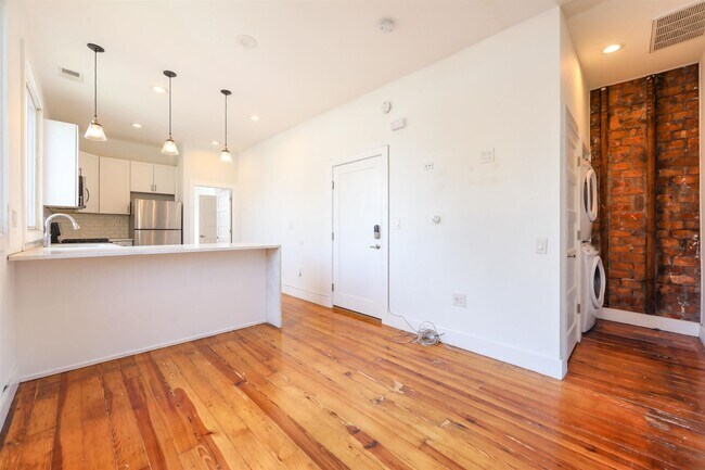 Building Photo - 157 Sherman Ave