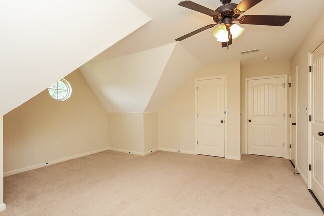 Building Photo - 3167 Pinetree Loop N