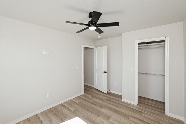 Building Photo - 8910 Oakleaf Ct