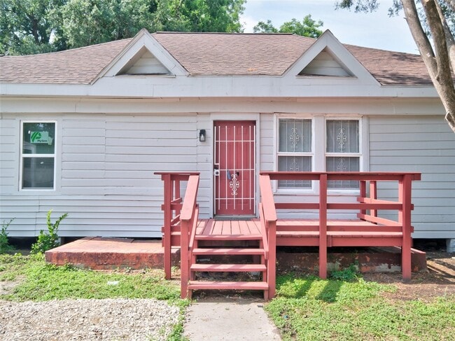 Building Photo - 2703 Areba St