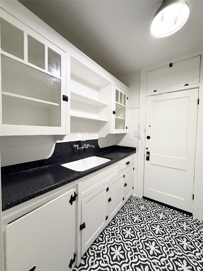 Building Photo - 1126 Berthea St