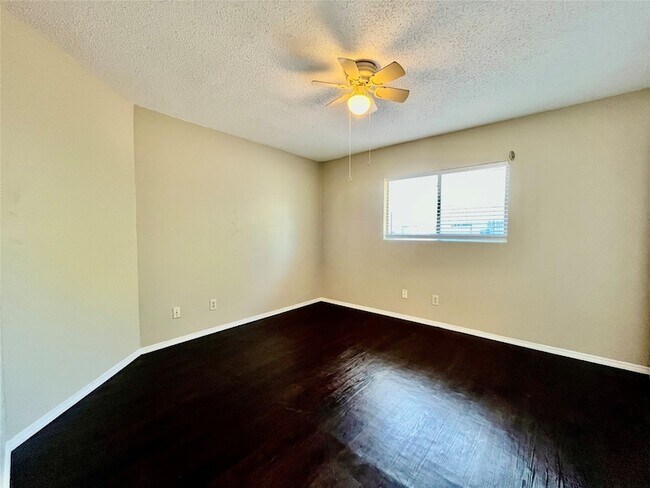 Building Photo - 3047 Olympia Dr