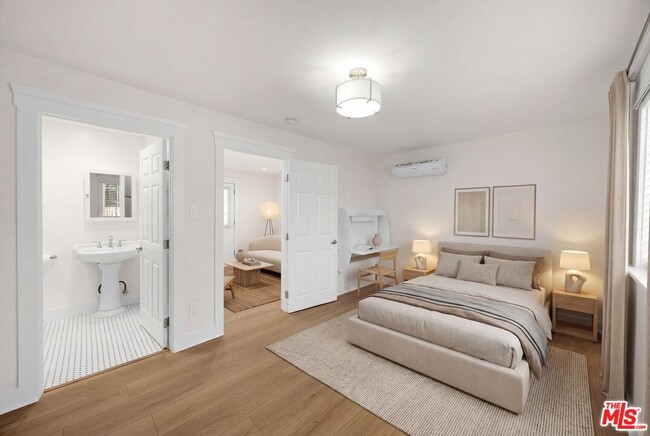 Building Photo - 6190 Mesa Ave