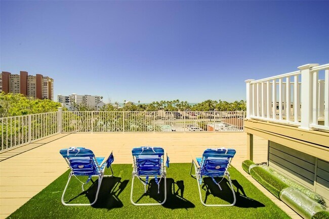 Building Photo - 18111 1st St E