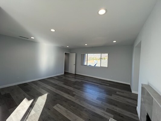 Building Photo - 10214 McClemont Ave