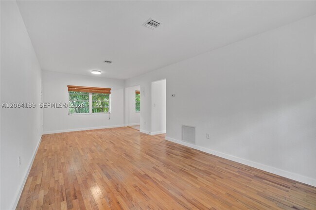 Building Photo - 411 Santander Ave