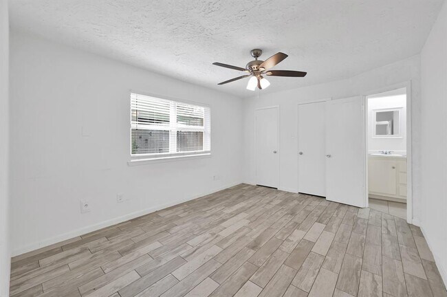Building Photo - 3 W Woodtimber Ct