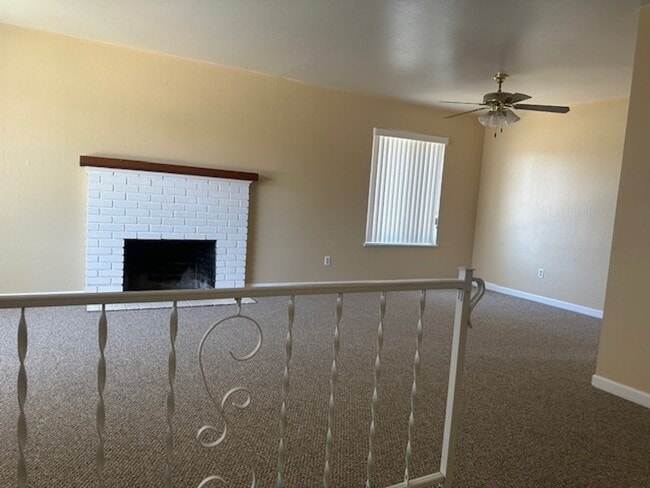 Building Photo - 4 Bed, 21/2 Bath Split level single family...