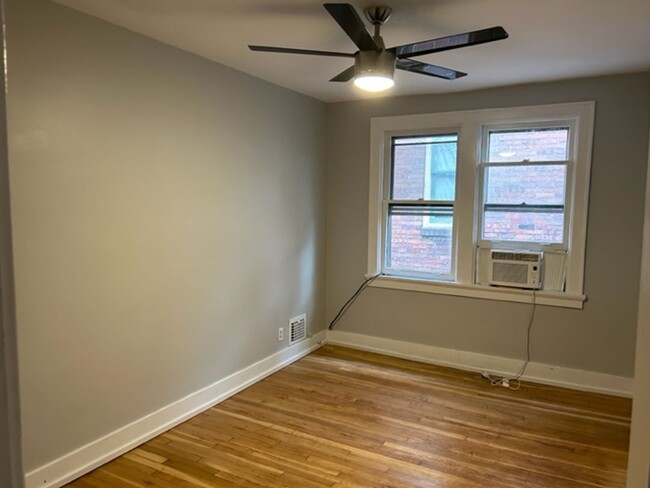Building Photo - 7433 Penfield Ct