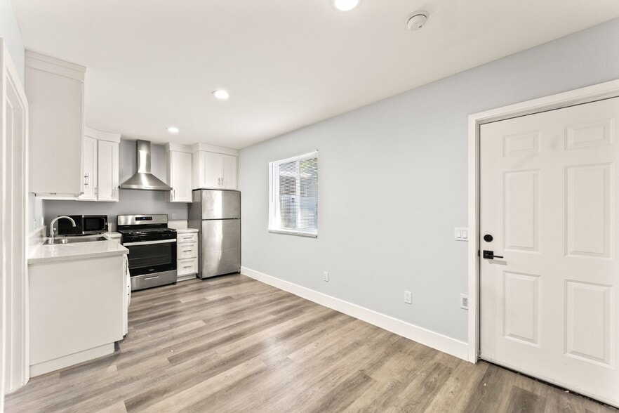 Building Photo - 1629 W Summit St