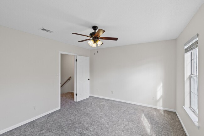 Building Photo - 2018 Briar Ct