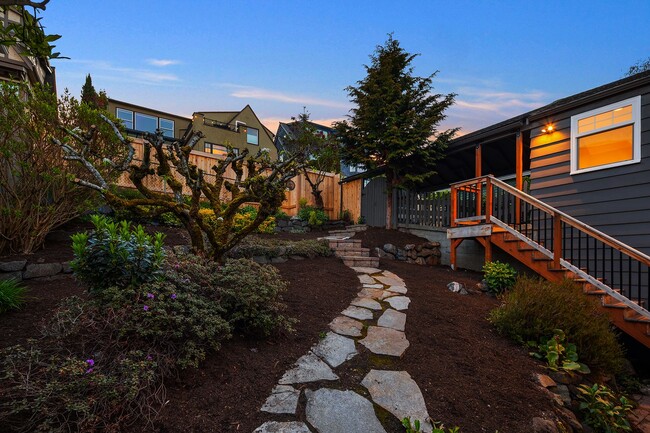 Building Photo - Laurelhurst View Home