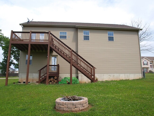 Building Photo - Available in April 6th!!
