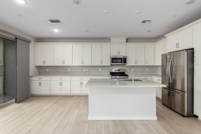 Building Photo - Modern and Spacious Townhome in the Mosaic...