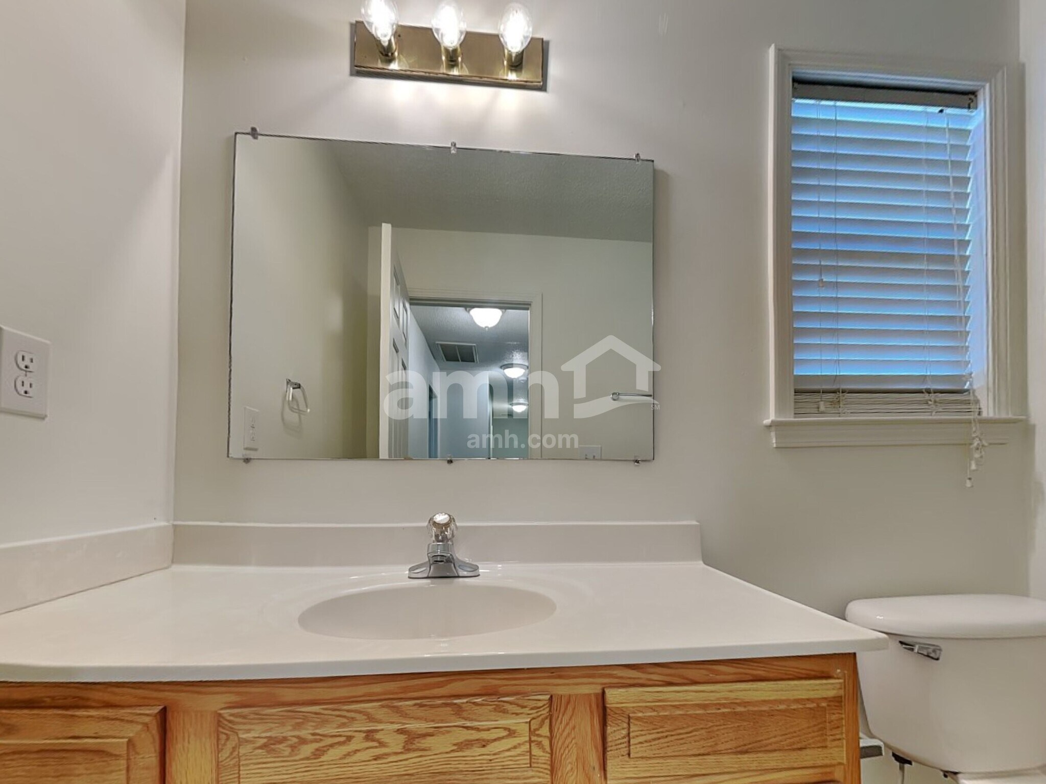Building Photo - 1407 Hyalyn Ct