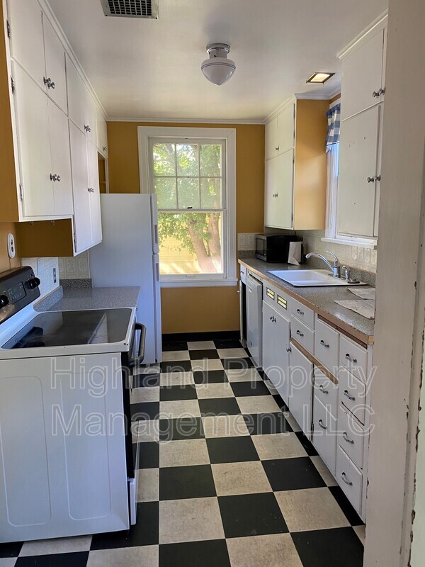 Building Photo - 945 NE Monroe St