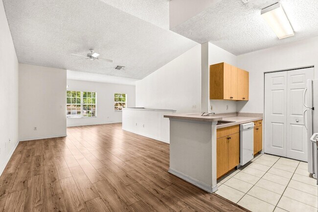 Building Photo - 10336 Fox Trail Rd S