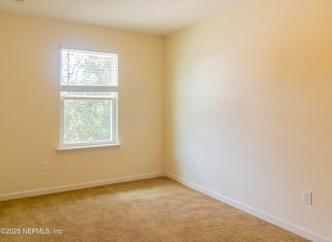 Building Photo - 403 Oasis Ln