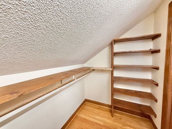 Building Photo - Charming 3BD, 2BA North Raleigh Home in Pr...