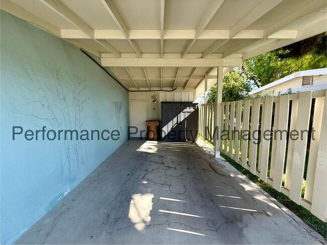 Building Photo - Cute 2 Bed/2 Bath 55+ Community w/ RBP & Security Deposit Alternative Option