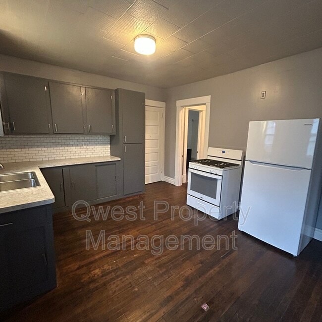 Building Photo - 537 Eastern Ave NE