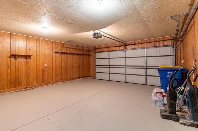 Building Photo - 1701 St Agnes Dr