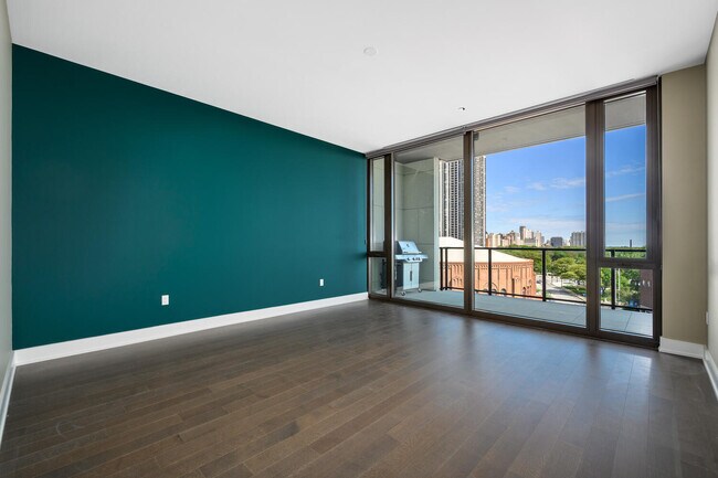 Building Photo - 1550 N Clark St