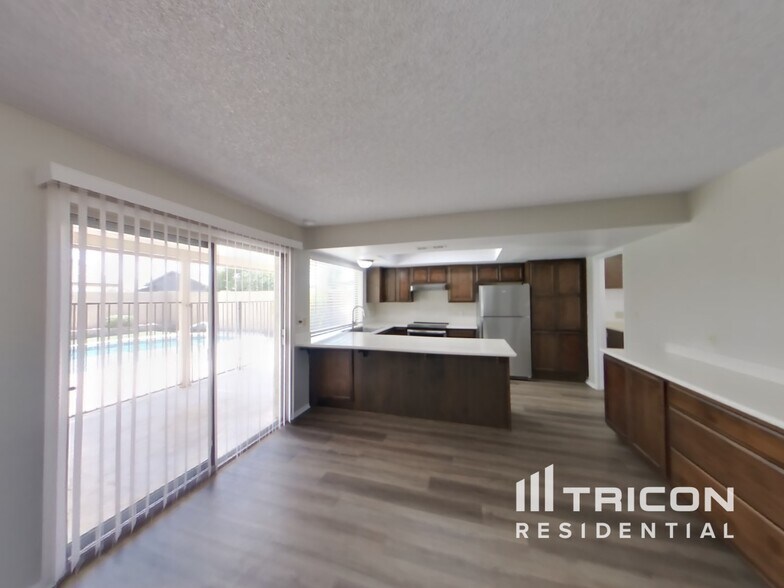 Building Photo - 6319 W Sunnyslope Ln