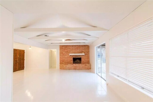 Building Photo - 2137 Shady Grove Dr