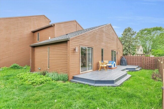 Building Photo - 1 Lyndhurst Village Ct