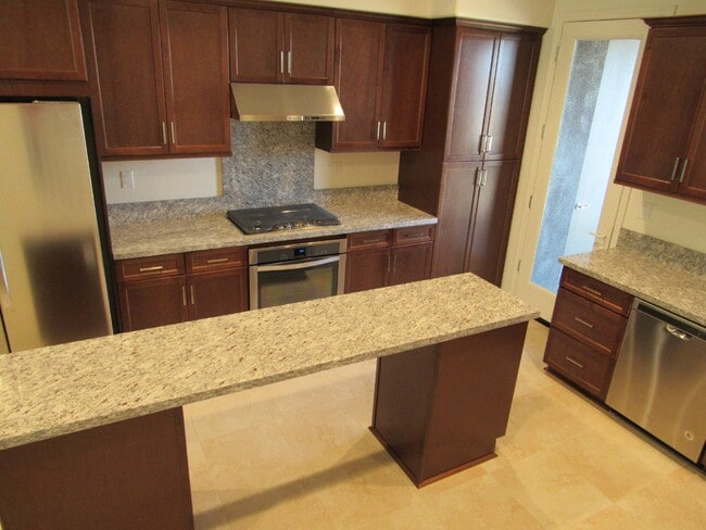 Building Photo - Stunning 3 Bed/3.5 Bath Townhome Walking Distance to BART