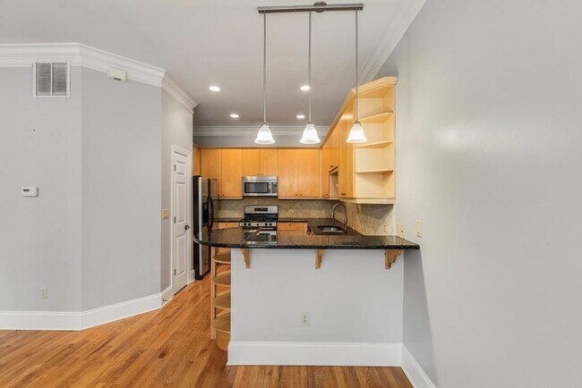 Building Photo - 331 Carpenter Dr NE