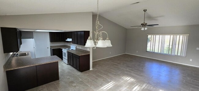 Building Photo - 391 Buttonwood Dr