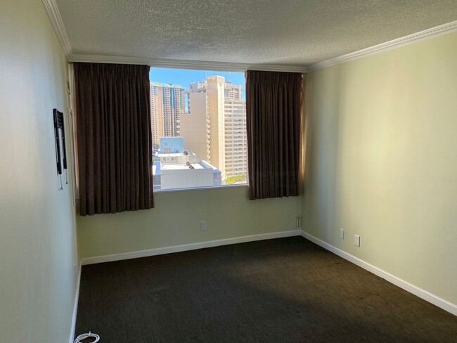 Building Photo - Renovated 1BR/1BA in Waikiki – Steps from ...