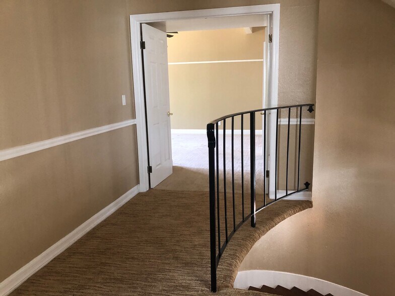 Building Photo - 33062 Santiago Dr