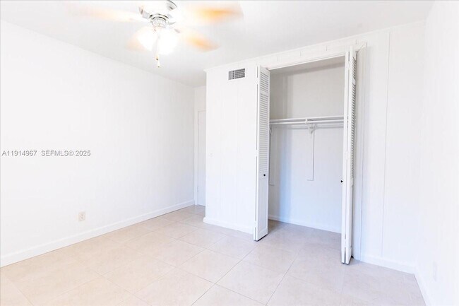 Building Photo - 1961 NE 188th St