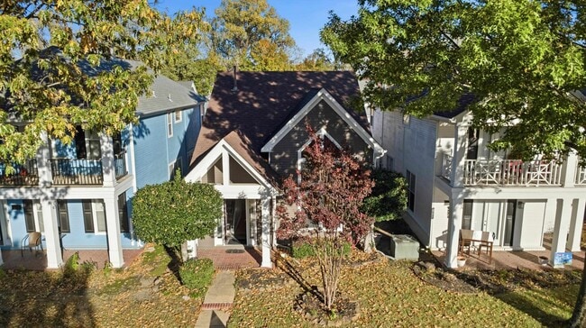 Building Photo - 1198 Island Pl E