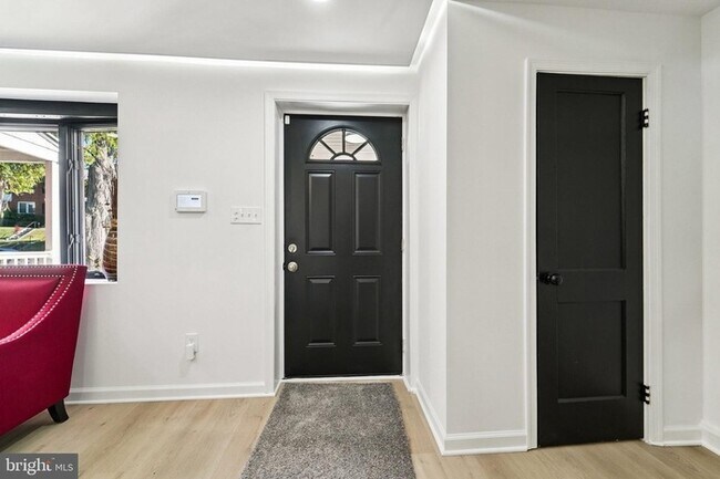 Building Photo - BEAUTIFUL 3 Bedroom 2 Bathroom Home